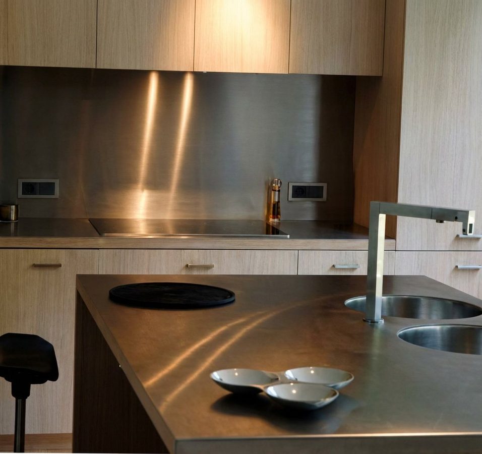 Îlot et crédence en inox